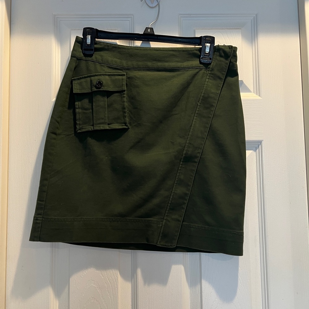 Stylish Dark Green Mini Skirt with Pocket Detail